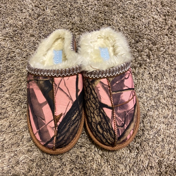 Slippers - Picture 1 of 3